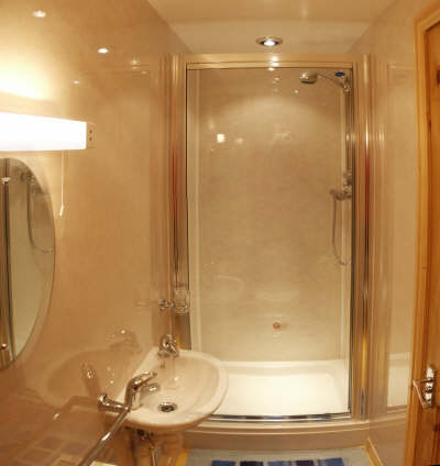 Ensuite bathrrom in drifter
